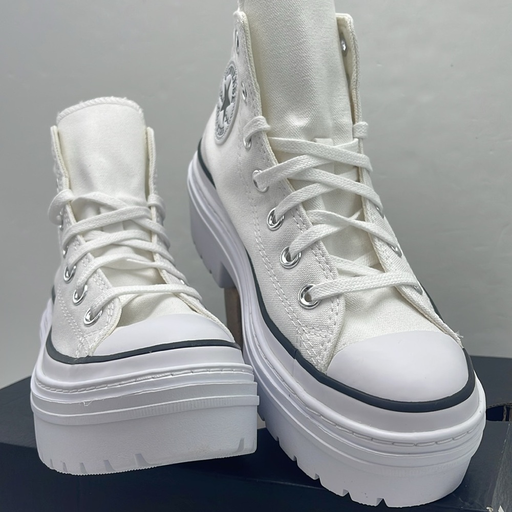 Converse WMNS High-Top Platform Sneakers A10364C
CTAS LUGGED HEEL HI WHITE/BLACK - Picture 5 of 16